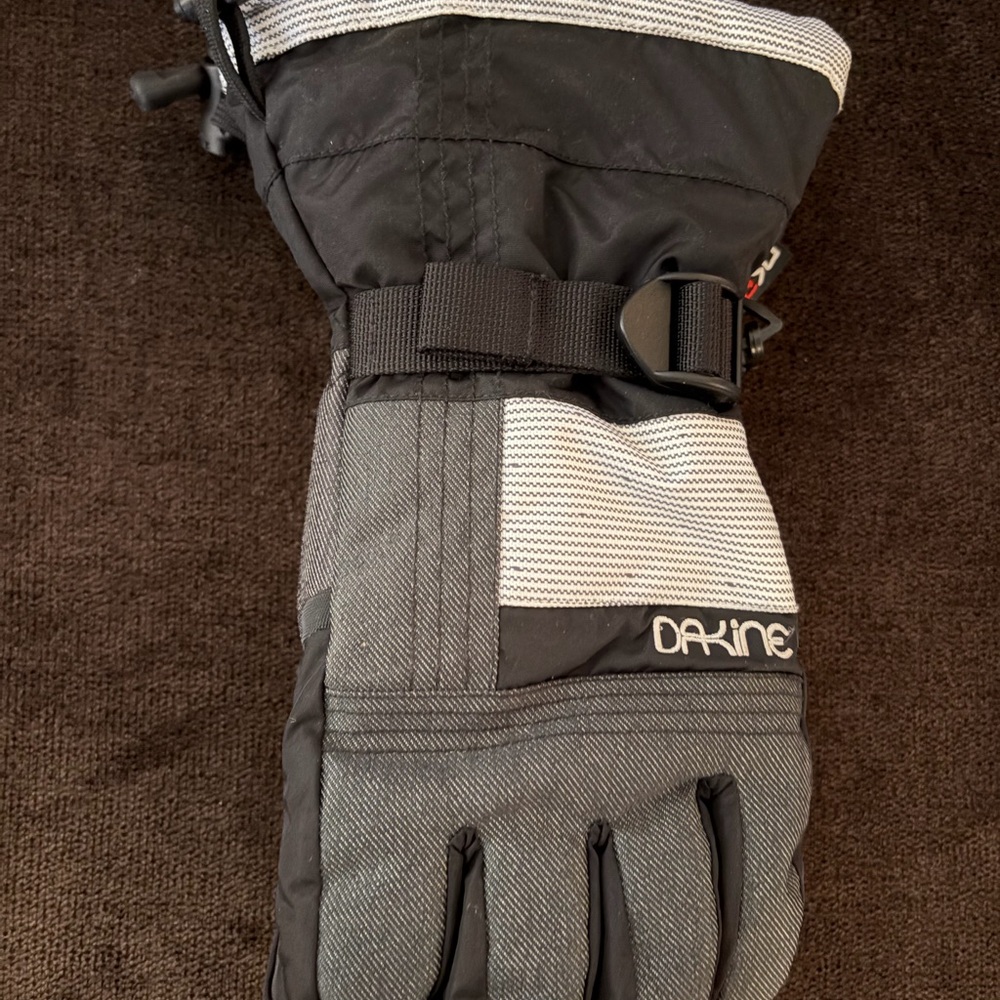 Dakine Black and Gray Insulated Gloves - Picture 5 of 6